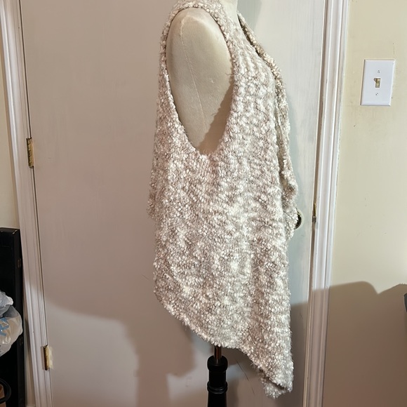 Kenzie Sweater Ivory Sleeveless Open Vest - Picture 2 of 6